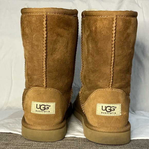 Chestnut Ugg Classic Short Boots - Picture 2 of 3